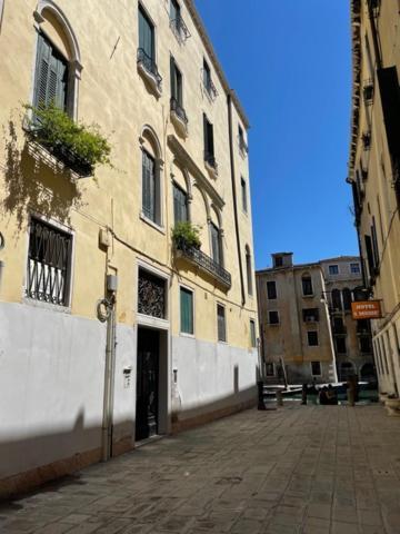 San Marco Apartment With Canal View Venezia Esterno foto